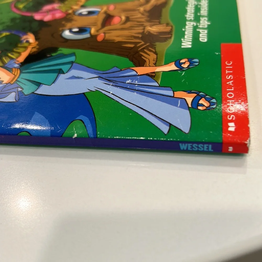 Book on Zelda game boy from 2001, some yellowing of pages and back cover crease.